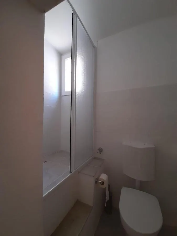 Angilina'S Apartment فيرناتْسا 0*,